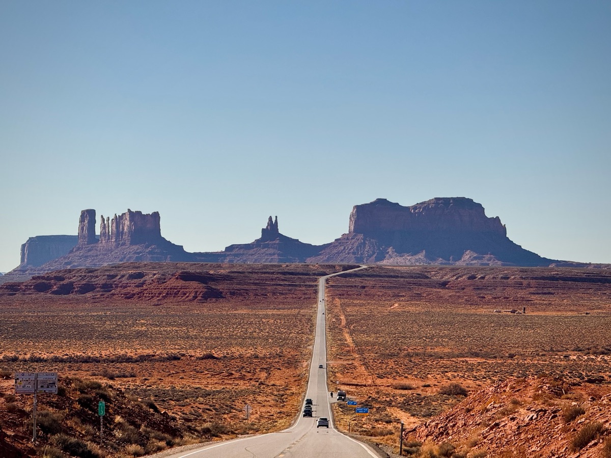 The road to Monument Valley at Forrest Gump Point